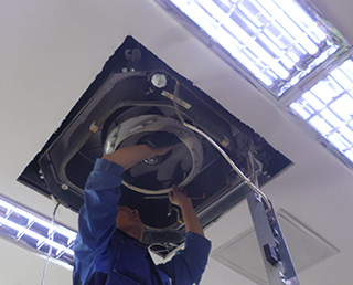 ����������{���B